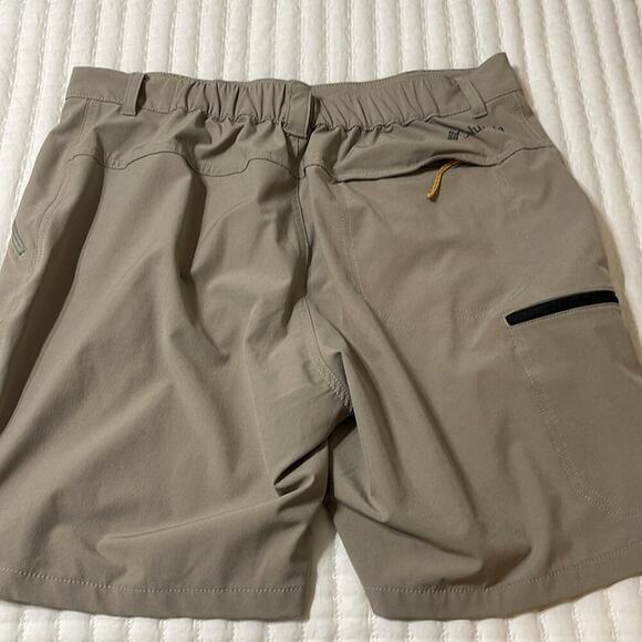 Men's Columbia Khaki Active Shorts Size 34 - Picture 2 of 3